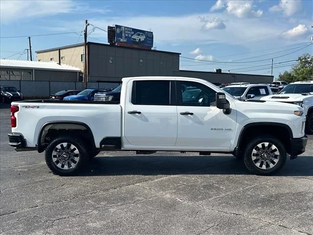 Used 2022 White Chevrolet Custom image 13