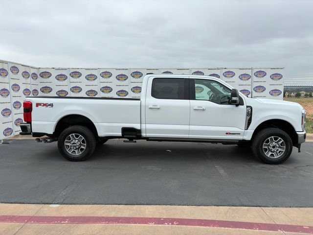 Oxford White 2024 Ford F-250 Super Duty Lariat Crew Cab 4WD Pickup Truck Four-Wheel Drive Automatic