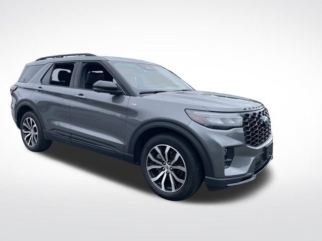 Used 2025 Carbonized Gray Metallic Ford ST-Line image 10