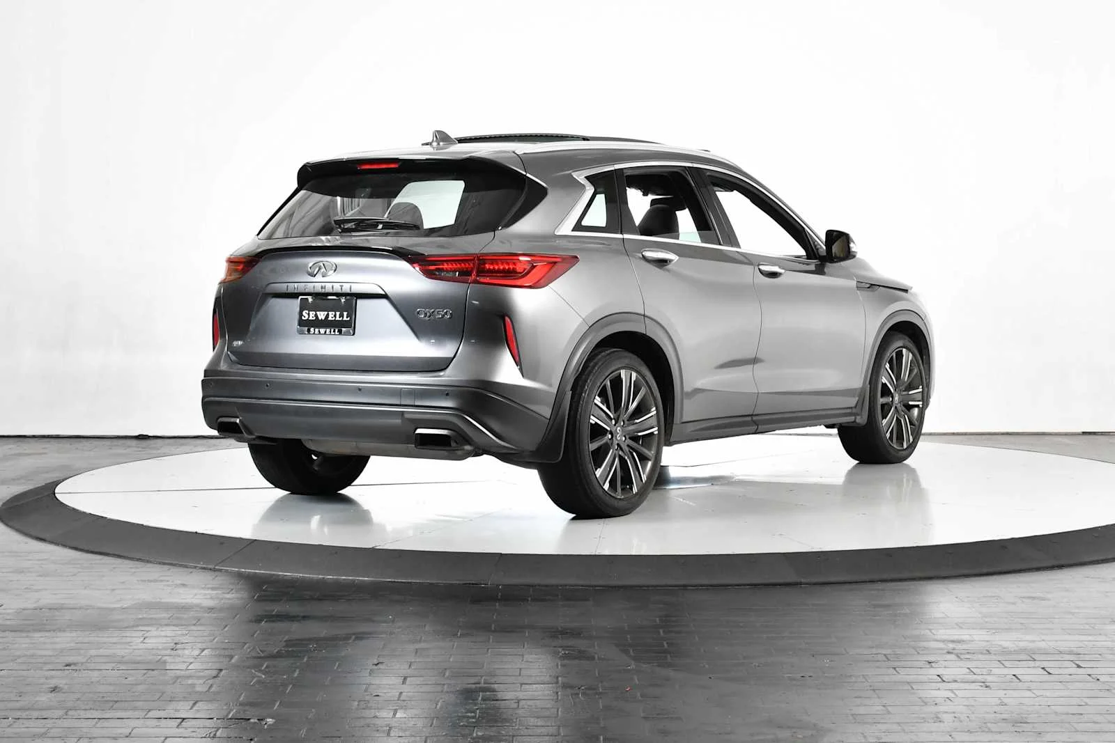 Used 2022 Graphite Shadow INFINITI LUXE image 4