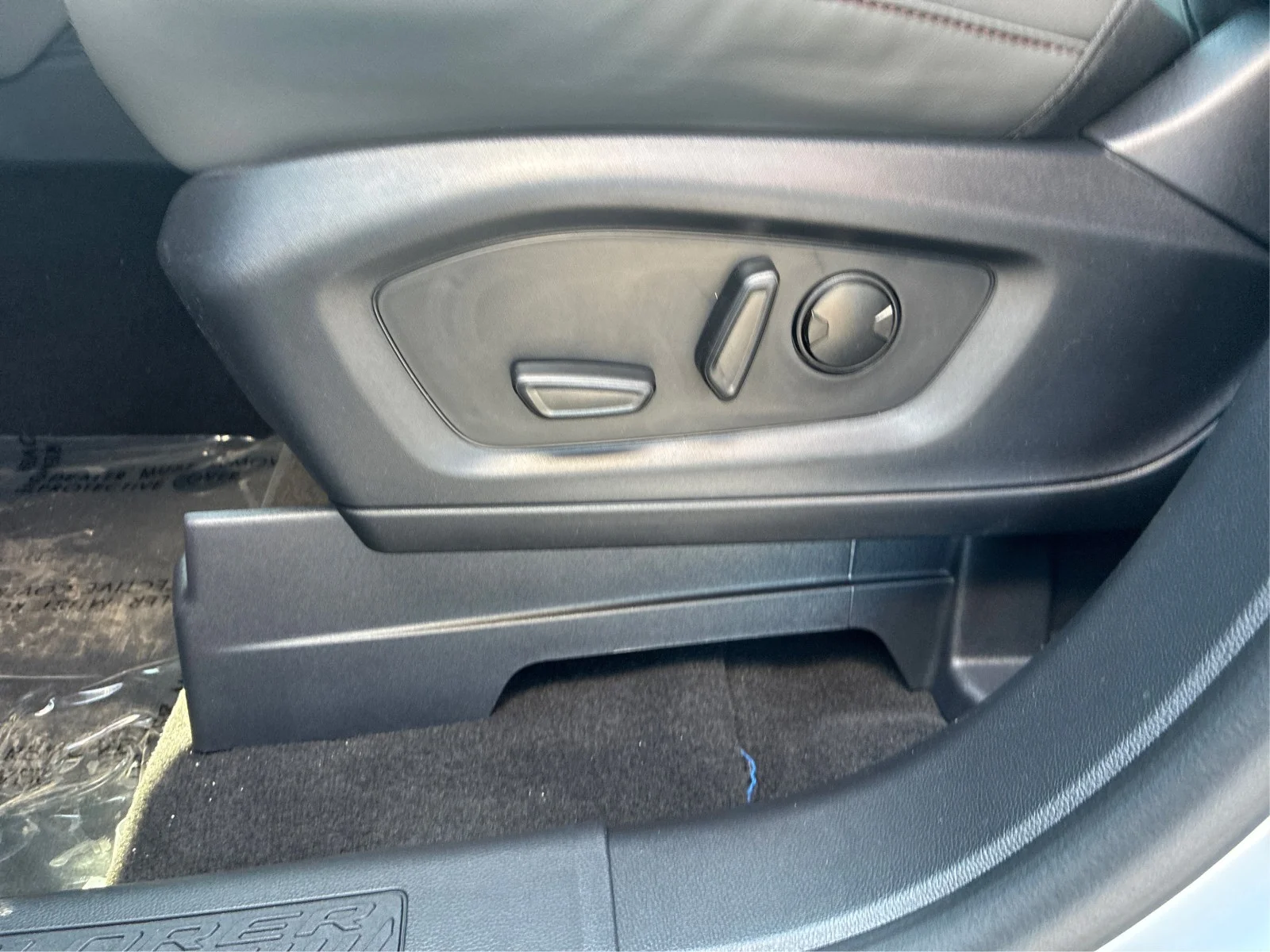 New 2026 Space White Metallic Ford Active image 17