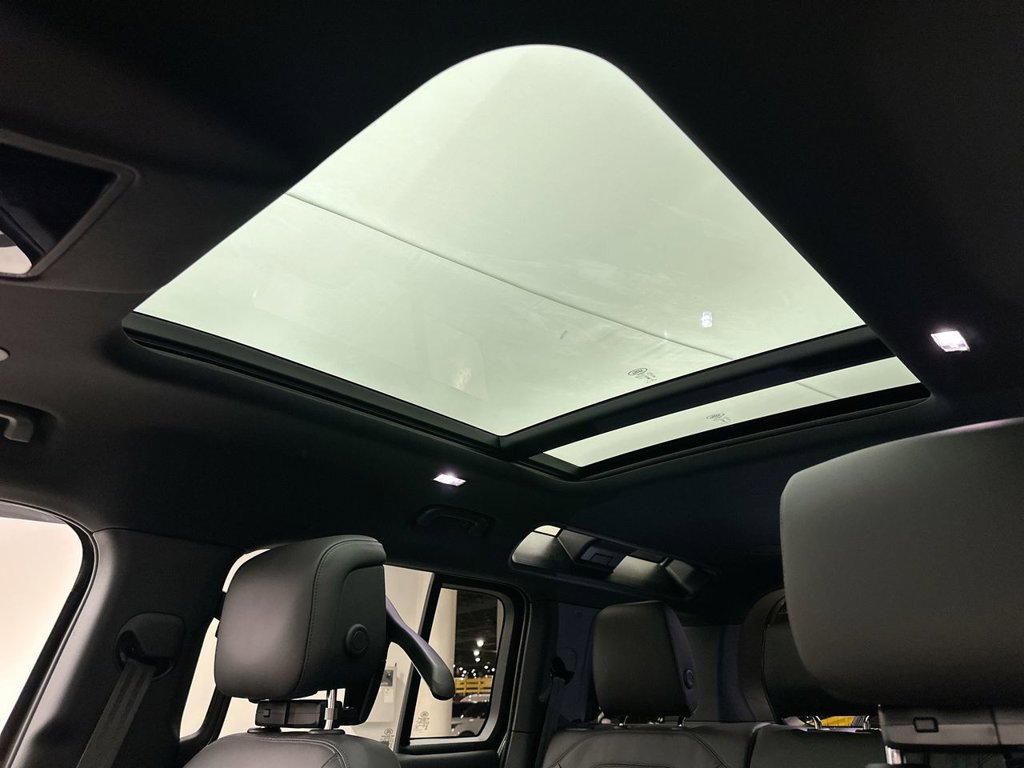 New 2026 Woolstone Green Land Rover X-Dynamic SE image 11