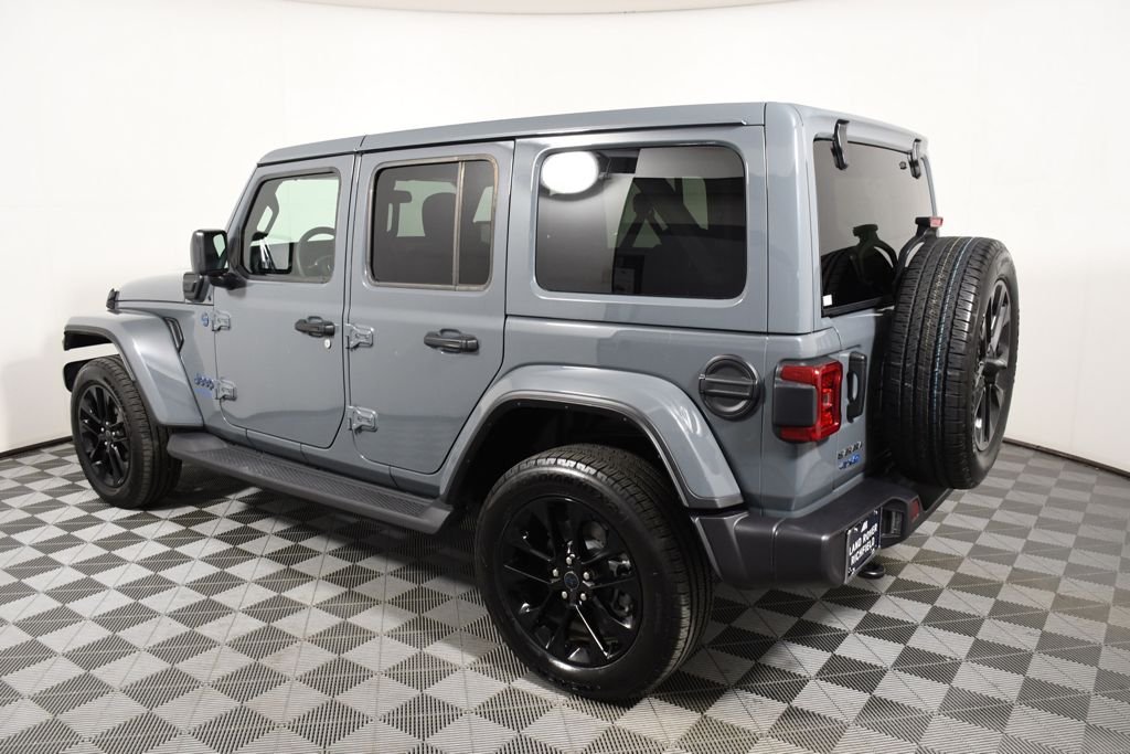 Used 2025 Anvil Clearcoat Jeep Sahara 4xe image 3