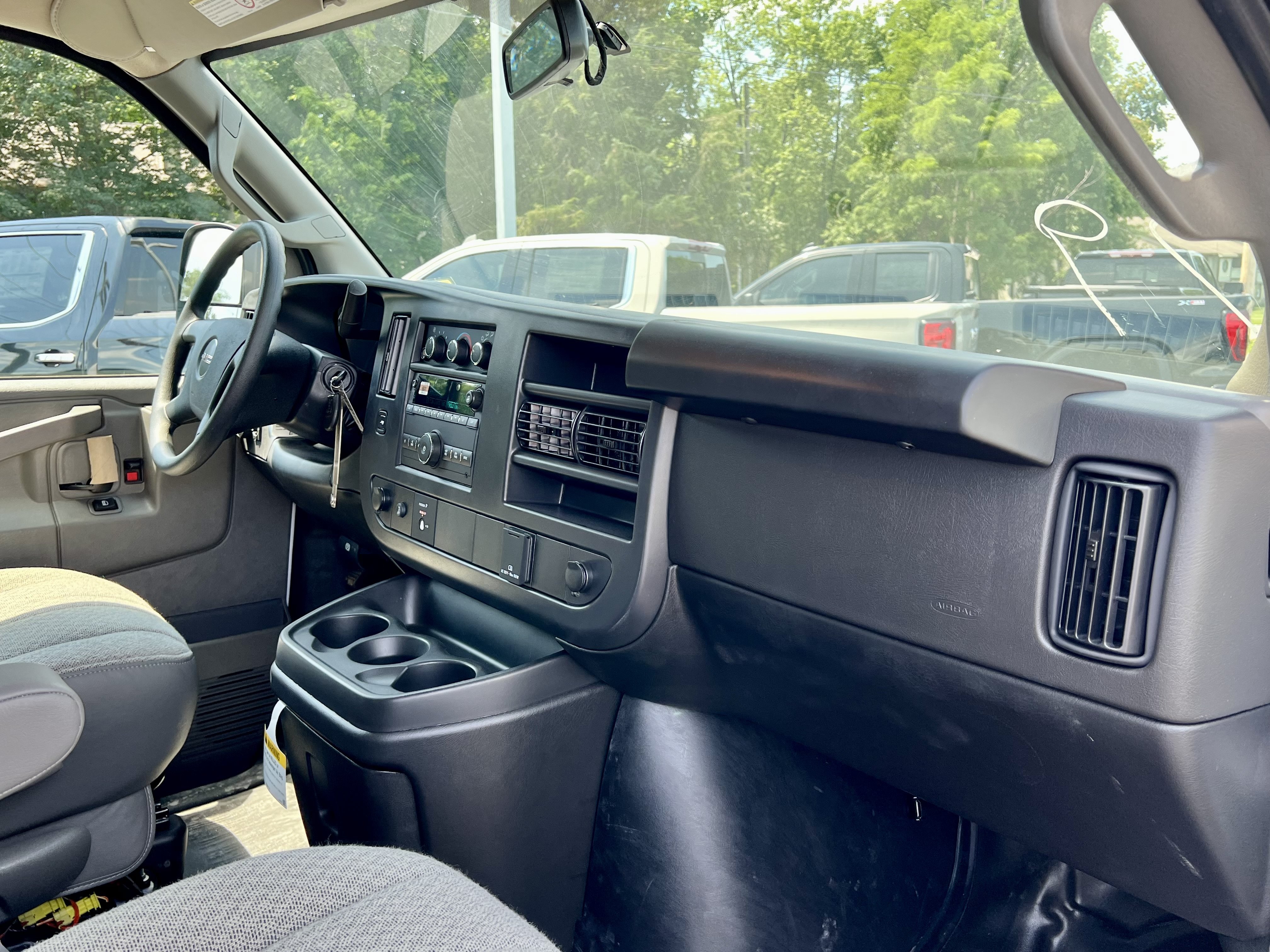 New 2026 Summit White GMC Work Van image 27