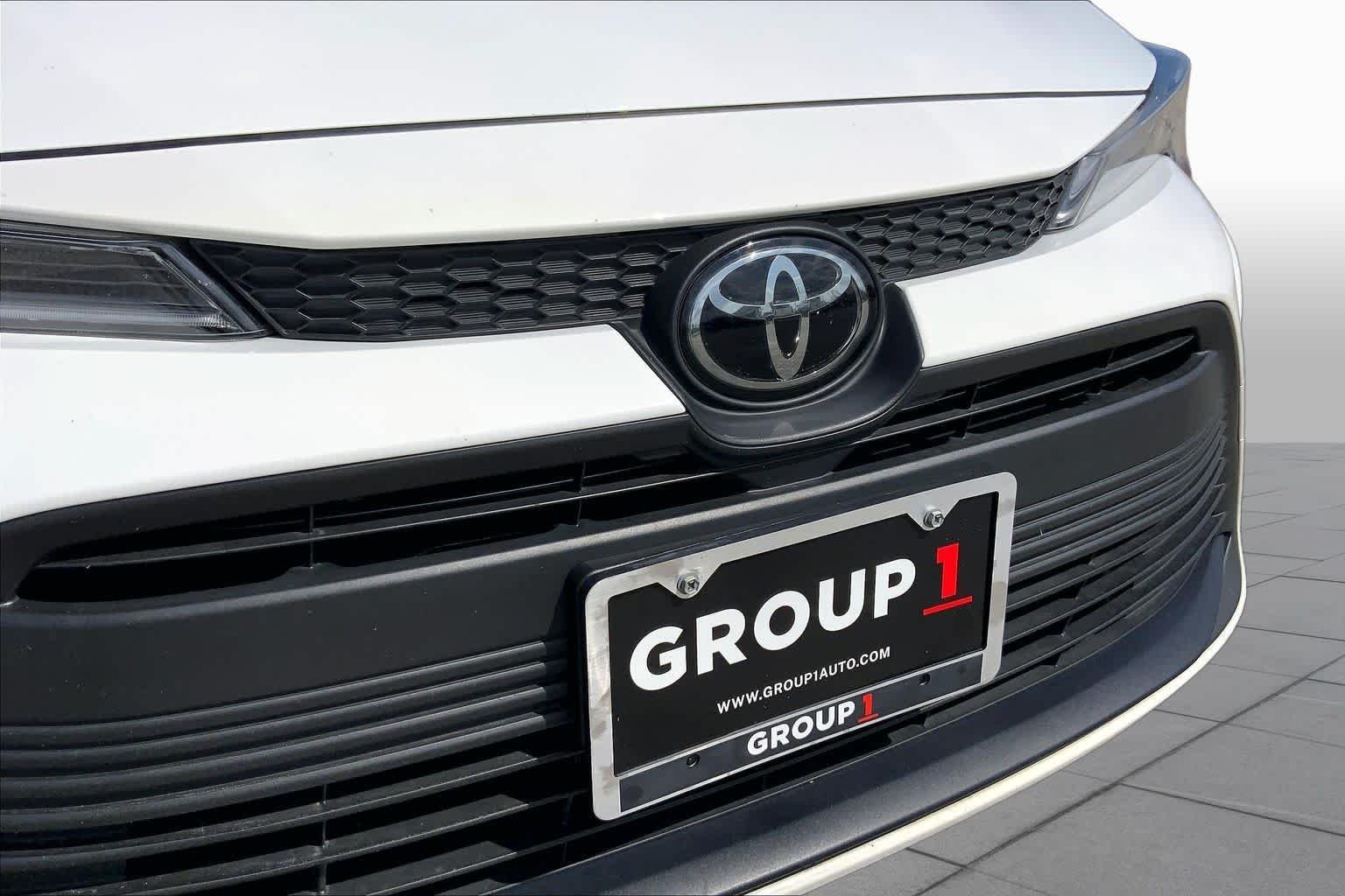 Used 2023 Ice Cap Toyota LE image 29