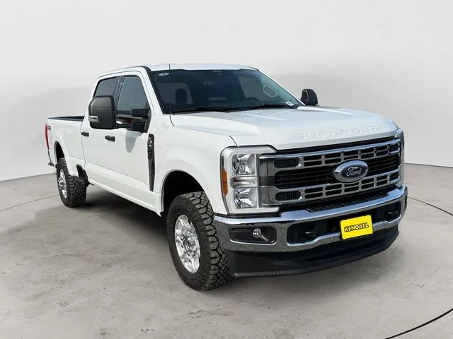 Certified Used 2025 Oxford White Ford XLT image 3