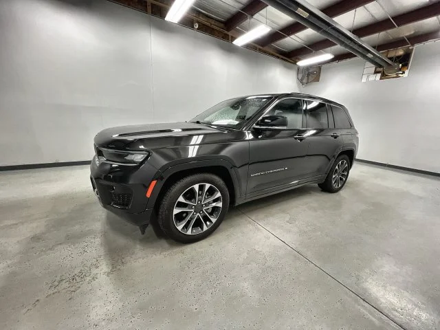 Used 2023 Brown Jeep Overland image 5