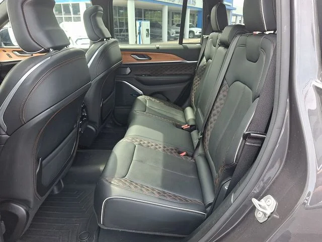 Used 2022 Gray Jeep Summit Reserve 4xe image 10