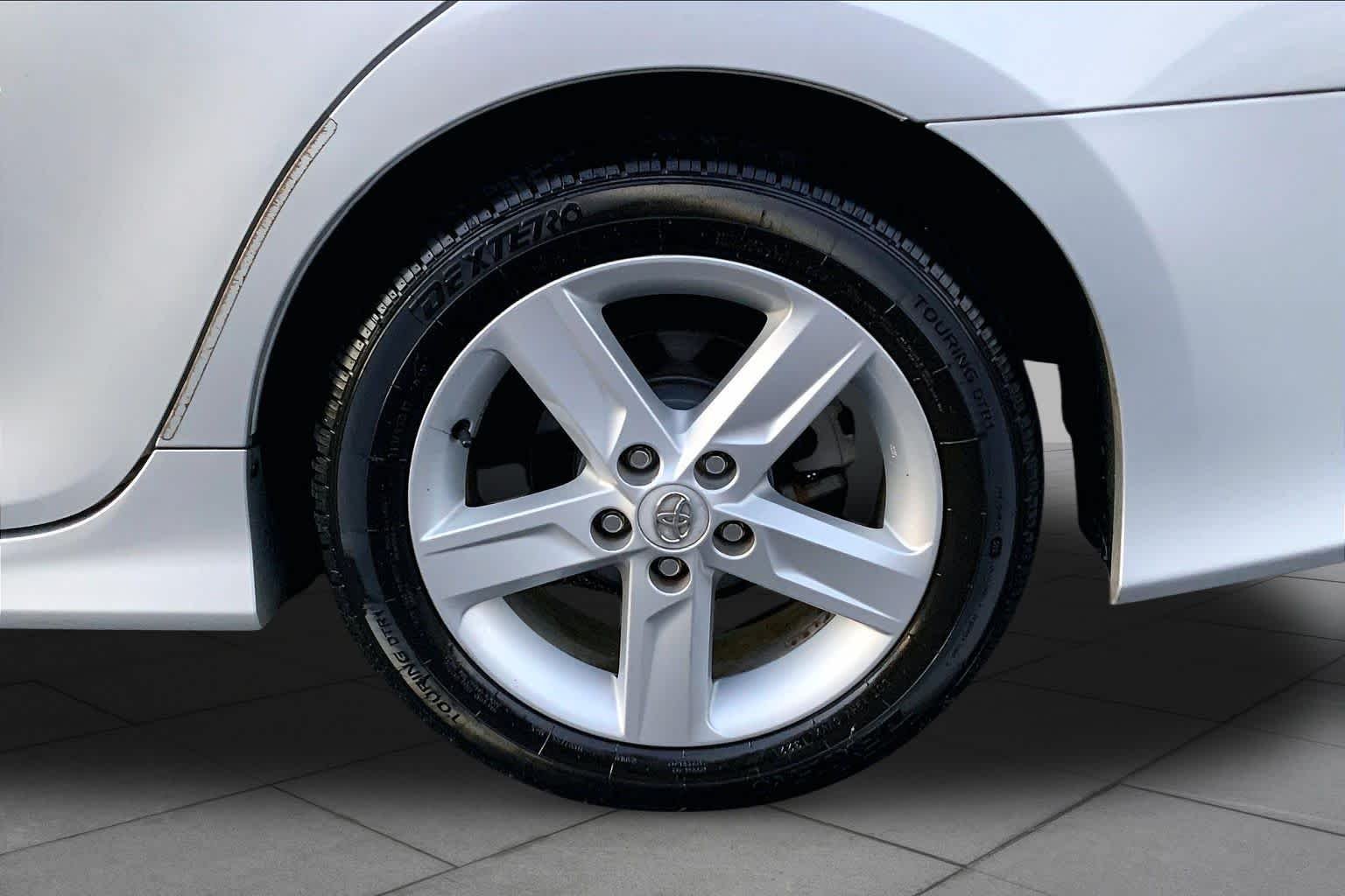 Used 2013 Classic Silver Metallic Toyota SE image 10