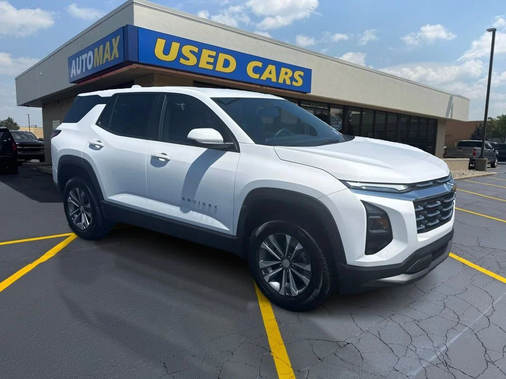 Used 2026 Summit White Chevrolet LT image 4