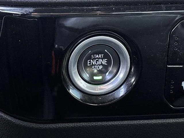 Used 2023 SUMMIT WHITE GMC Elevation image 19