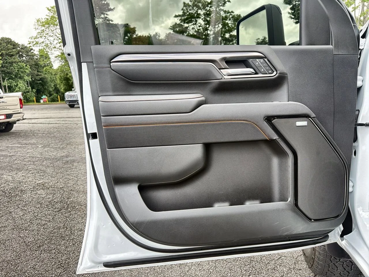 Used 2025 Summit White GMC AT4 image 18