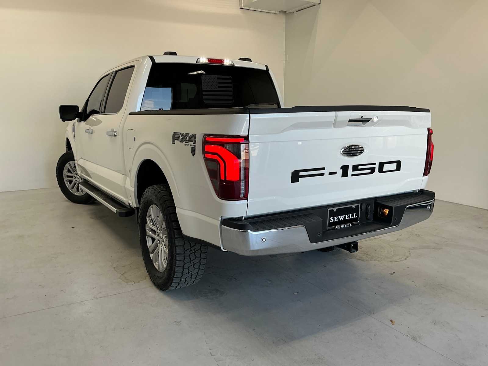 Used 2024 Star White Metallic Tri-Coat Ford LARIAT image 7