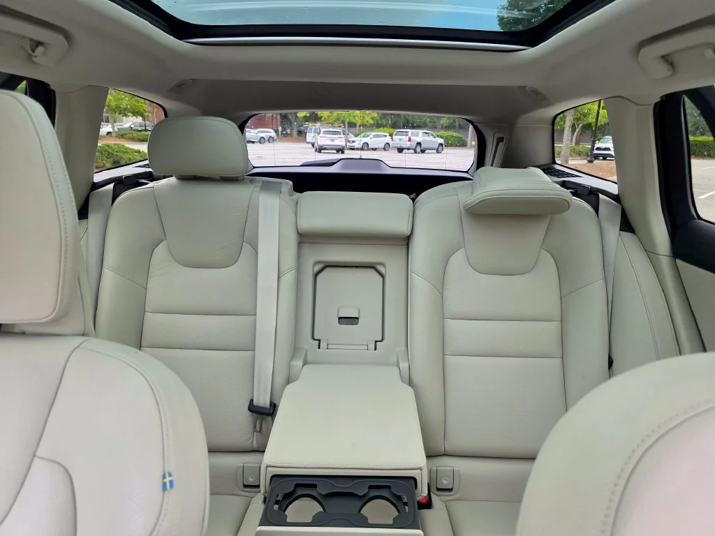 Used 2025  Volvo Plus image 25