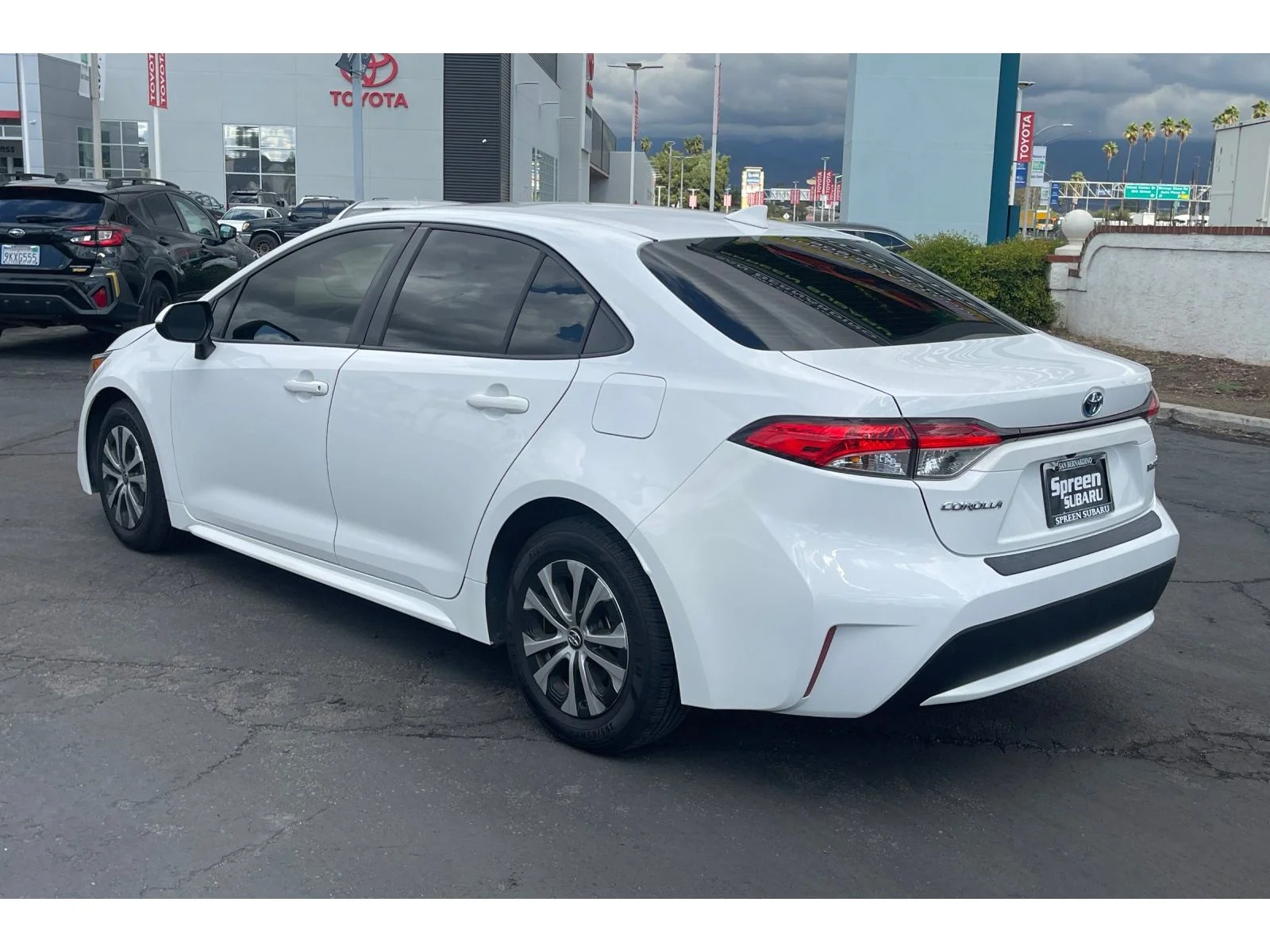 Used 2022 WHITE Toyota Hybrid LE image 3