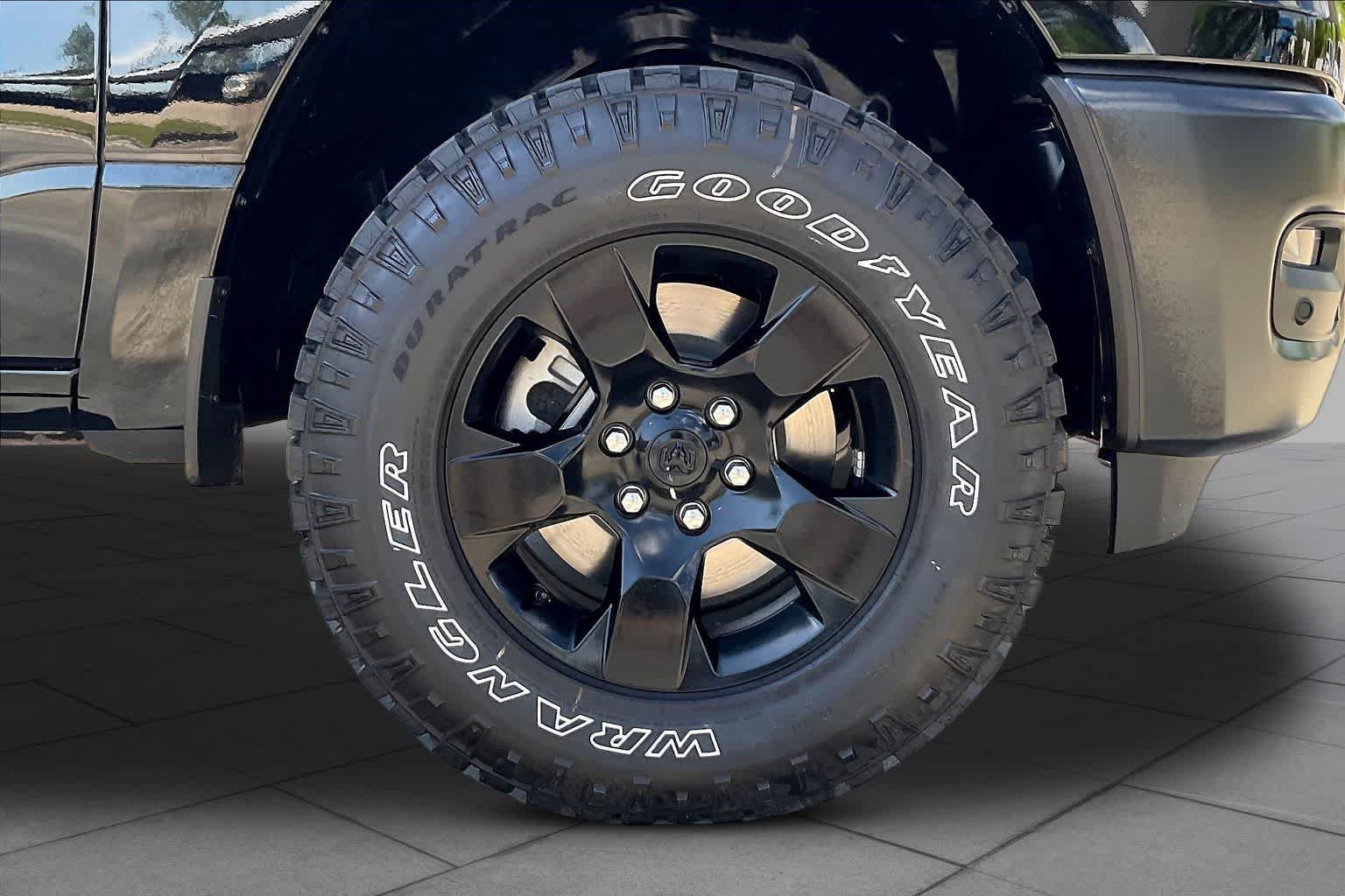 New 2026 Diamond Black Crystal Pearl-Coat Exterior Paint RAM Warlock image 11