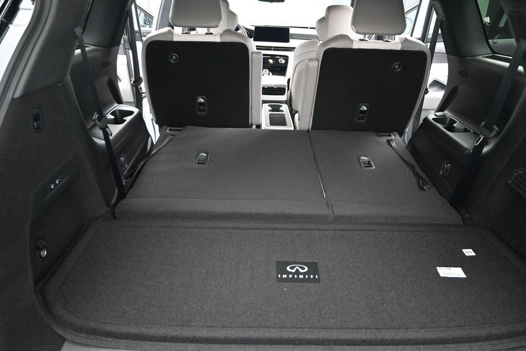 New 2027 2T RAD WHT INFINITI Autograph AWD image 14
