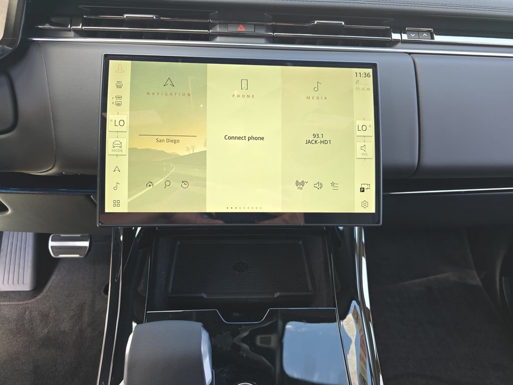New 2026 Fuji White Land Rover Dynamic SE image 21