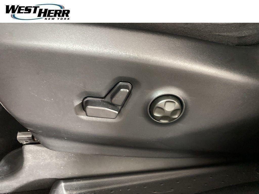 Used 2026 Red Hot Pearlcoat Chrysler Select image 43
