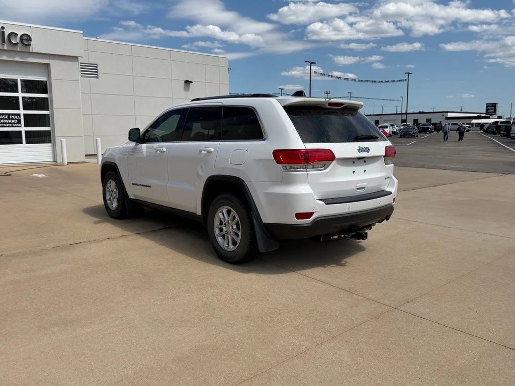Used 2019 White/off-white Jeep Laredo E image 5