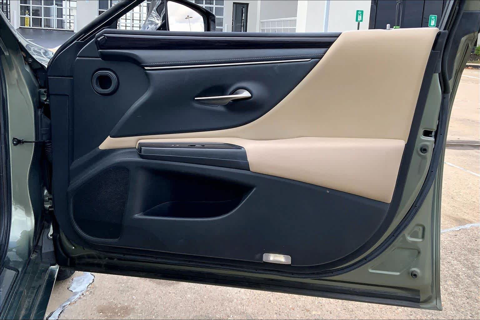 Used 2019 Sunlit Green Lexus  image 22