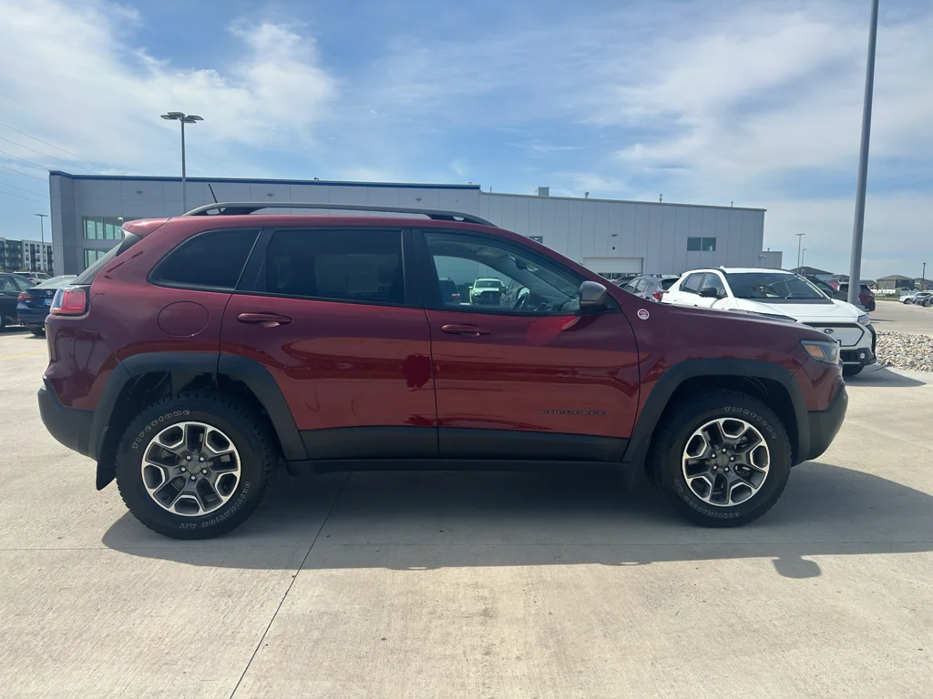 Used 2021 Velvet Red Pearlcoat Jeep Trailhawk image 4