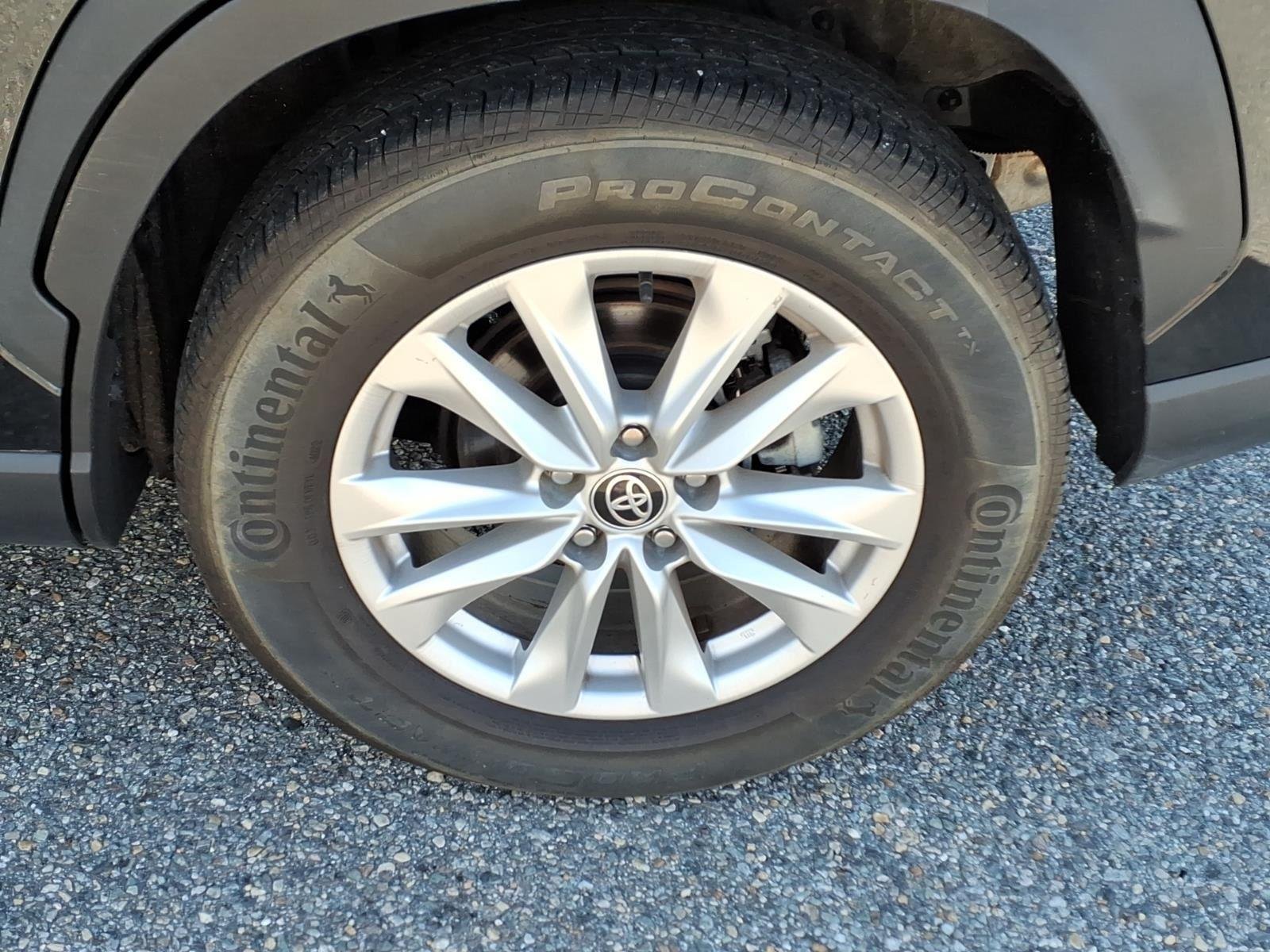 2022 Toyota Corolla Cross LE - Photo 14