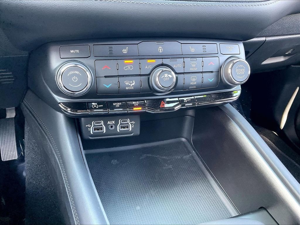 Used 2024 DB Black Clearcoat Dodge SXT image 24