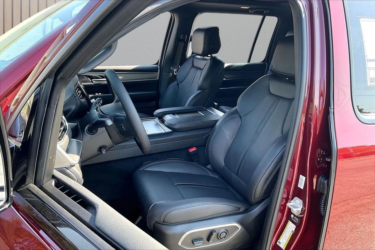 New 2026 Velvet Red Pearl-Coat Exterior Paint Jeep Limited Altitude image 21