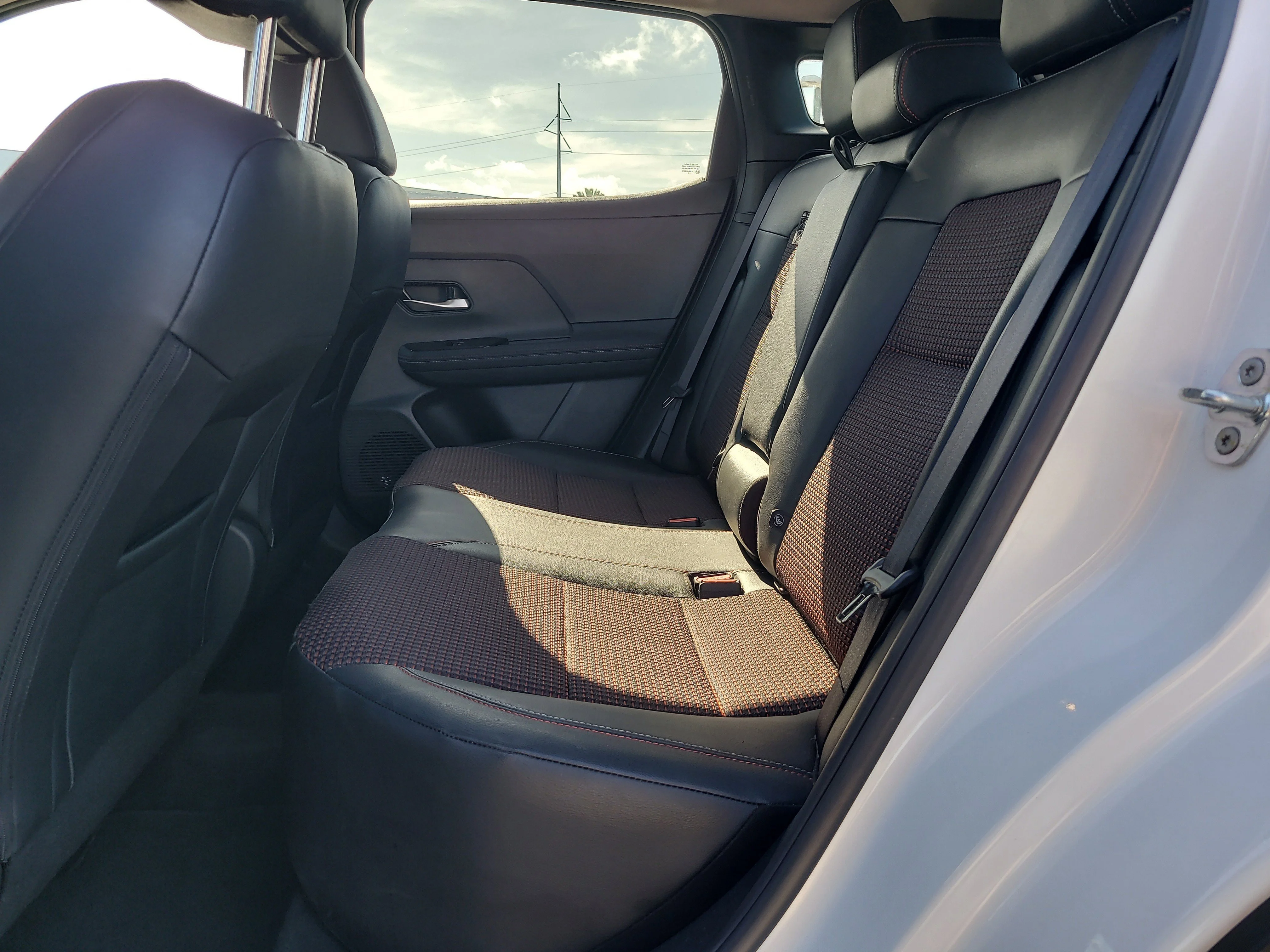 Used 2025 Aspen White Tricoat Nissan SR image 10
