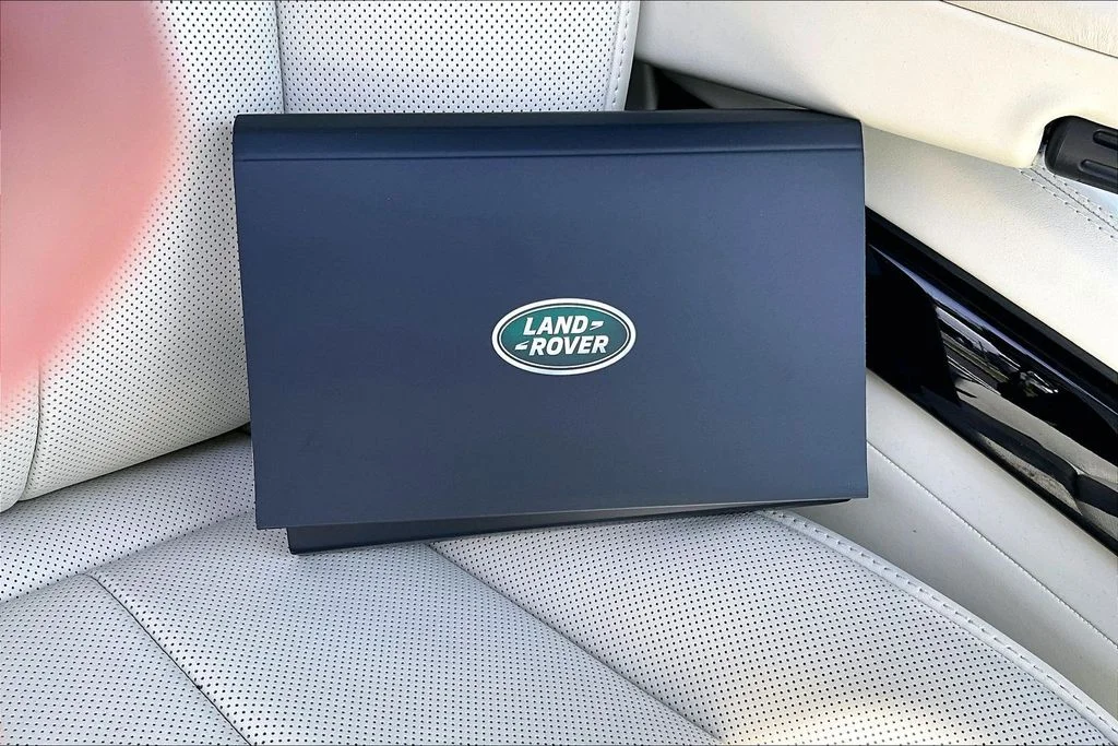Used 2024 Black Land Rover SE image 10