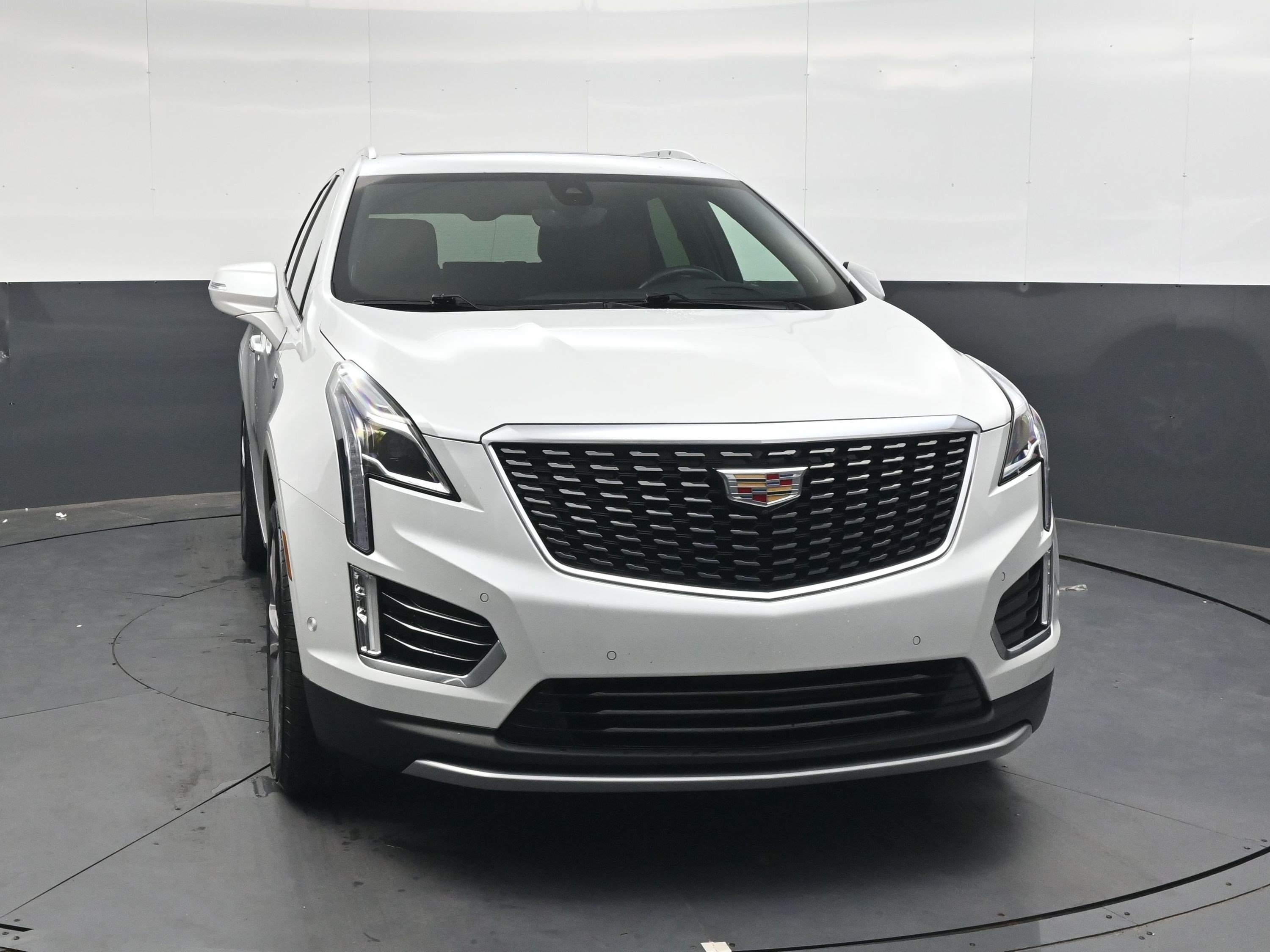 Used 2024 Crystal White Tricoat Cadillac FWD Premium Luxury image 9
