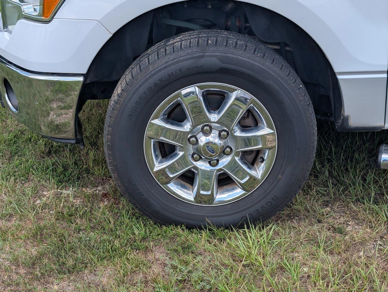 Used 2013 Oxford White/Ingot Silver Metallic Ford XLT image 11