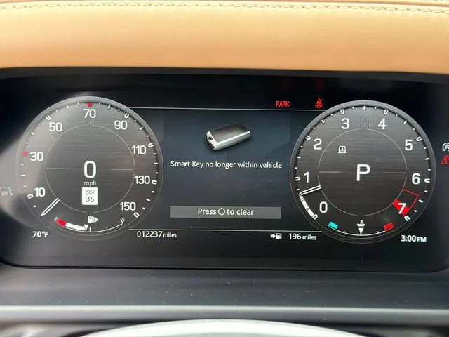 Used 2025 White Land Rover 130 P400 X-Dynamic SE image 27