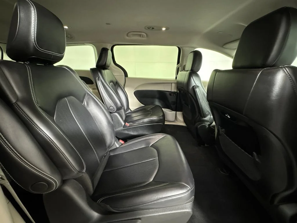 Used 2023 Black Chrysler Touring L image 15