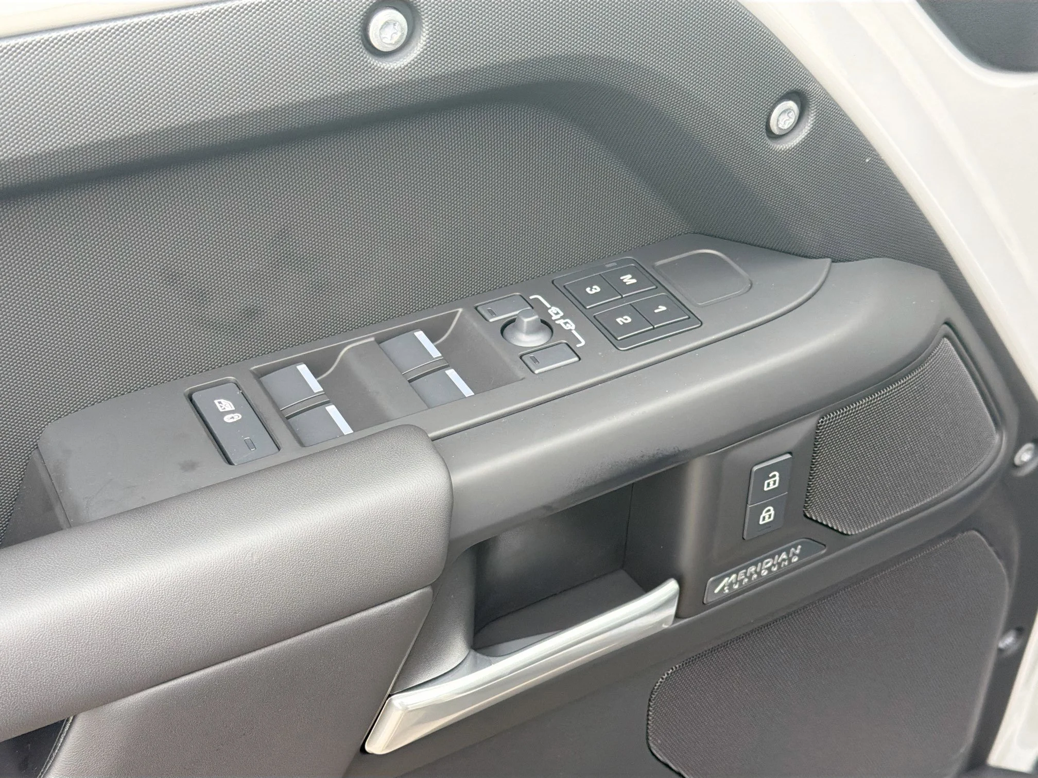New 2026 Borasco Grey Metallic Land Rover X-Dynamic SE image 22