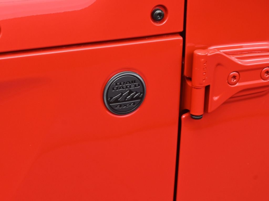 New 2025 Firecracker Red Clear-Coat Exterior Paint Jeep Sahara image 13