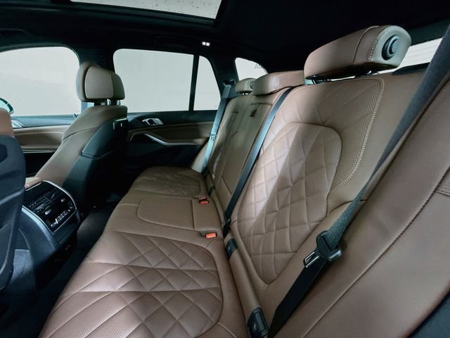Used 2026 White Metallic BMW xDrive50e image 26