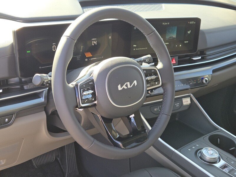 New 2026 Snow White Pearl Kia LXS image 11