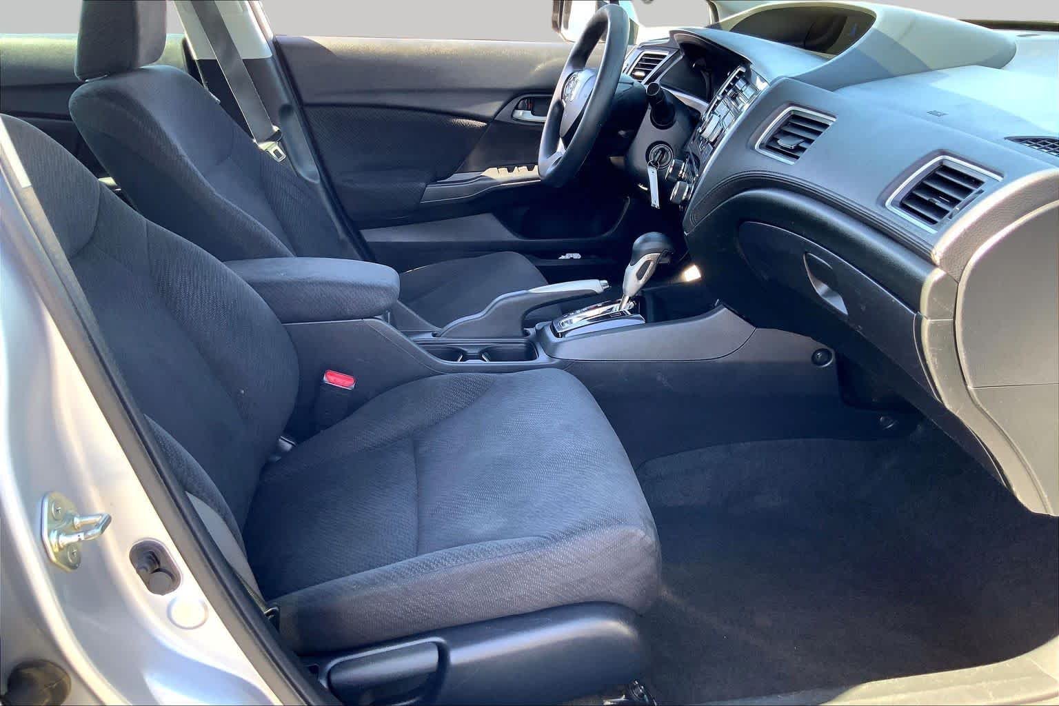 Used 2013 Alabaster Silver Metallic Honda LX image 8