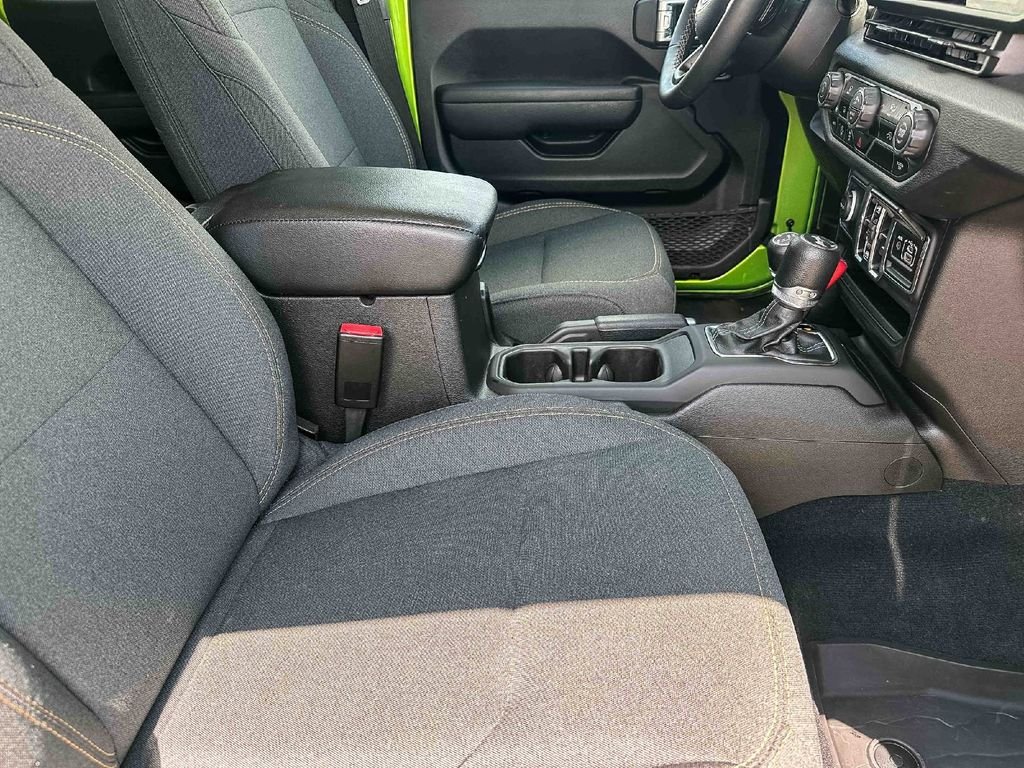 Used 2025 Green Jeep Sport S image 22