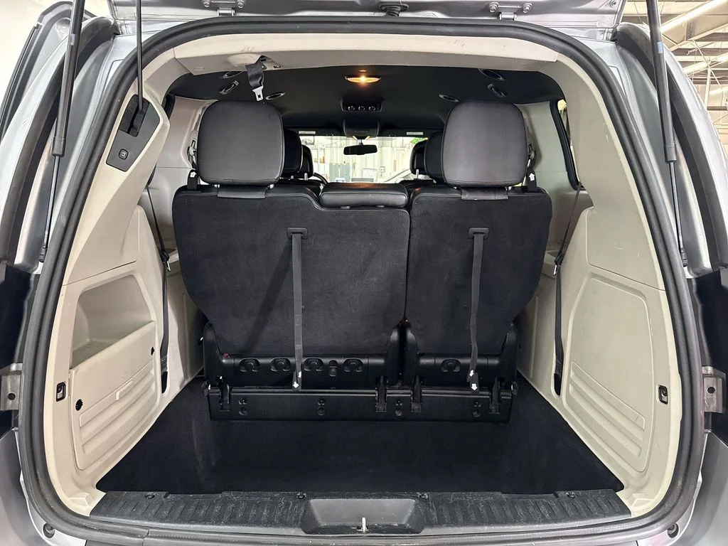 Used 2017 Billet Clearcoat Dodge SXT image 33