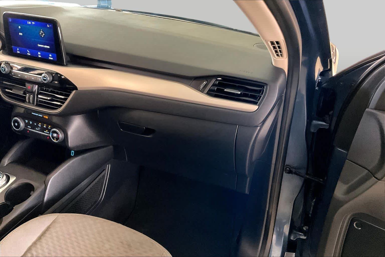 Used 2020 Blue Metallic Ford SE image 17