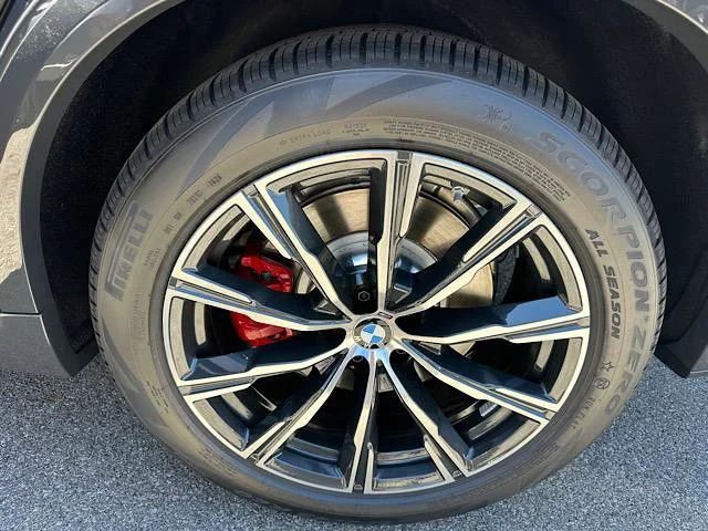 New 2026 Dravit Grey Metallic BMW xDrive50e image 7