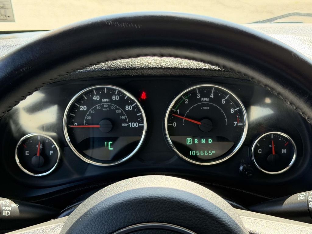 Used 2014 Gray Jeep Unlimited Sahara image 9