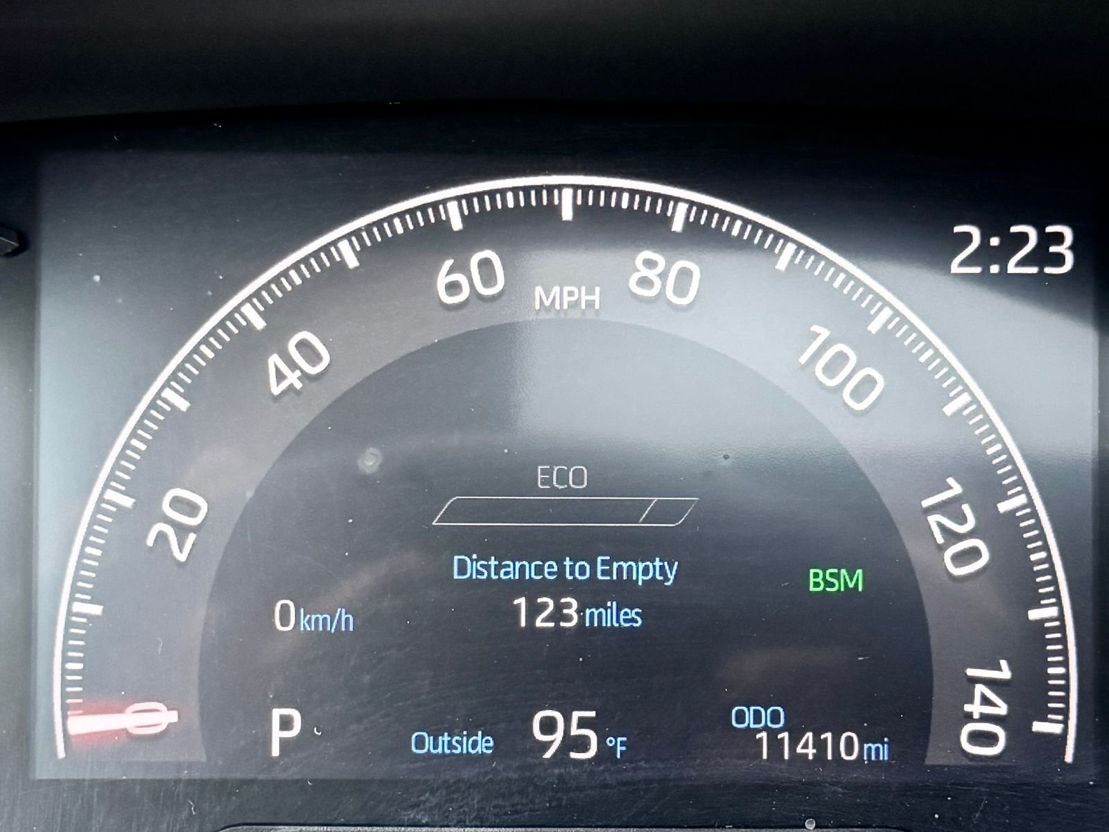 Used 2024 Pearl Toyota XLE Premium image 26
