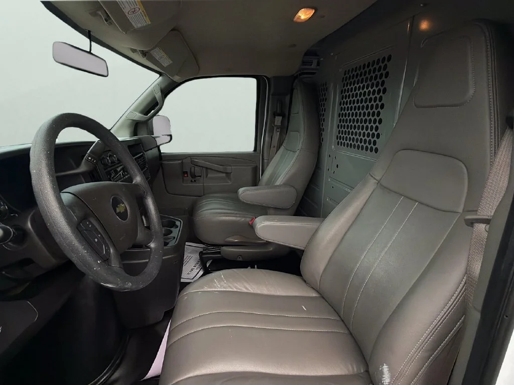 Used 2025 Summit White Chevrolet WT image 17