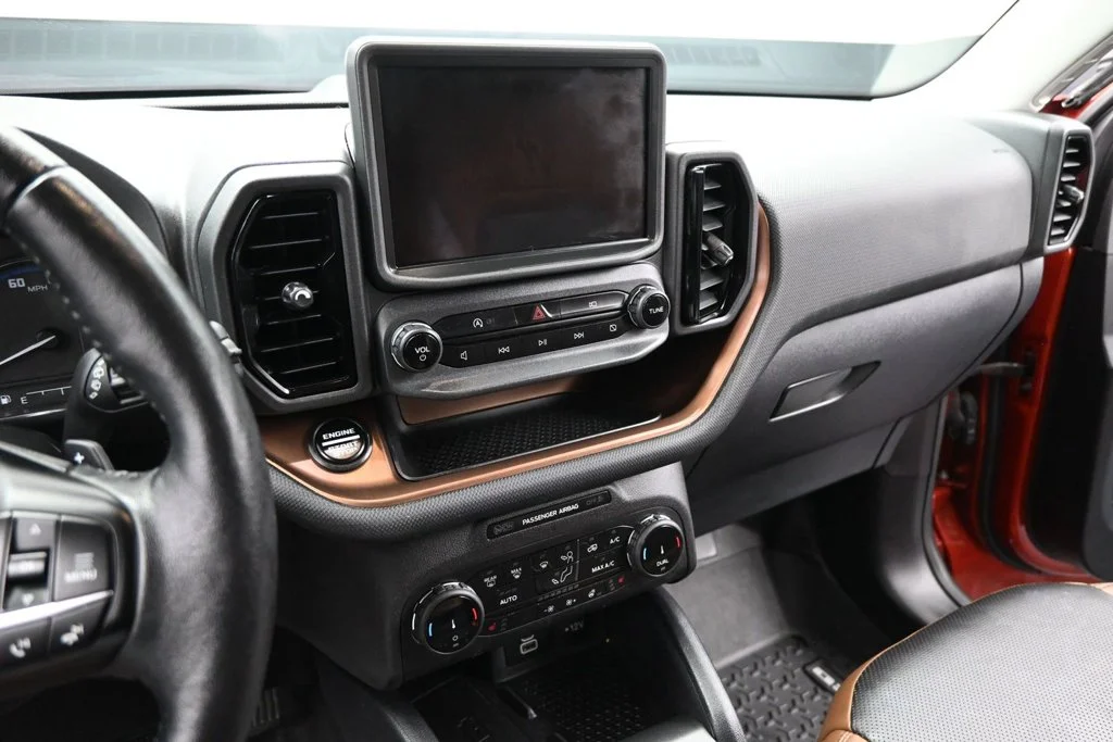 Used 2023 Red Ford Badlands image 14