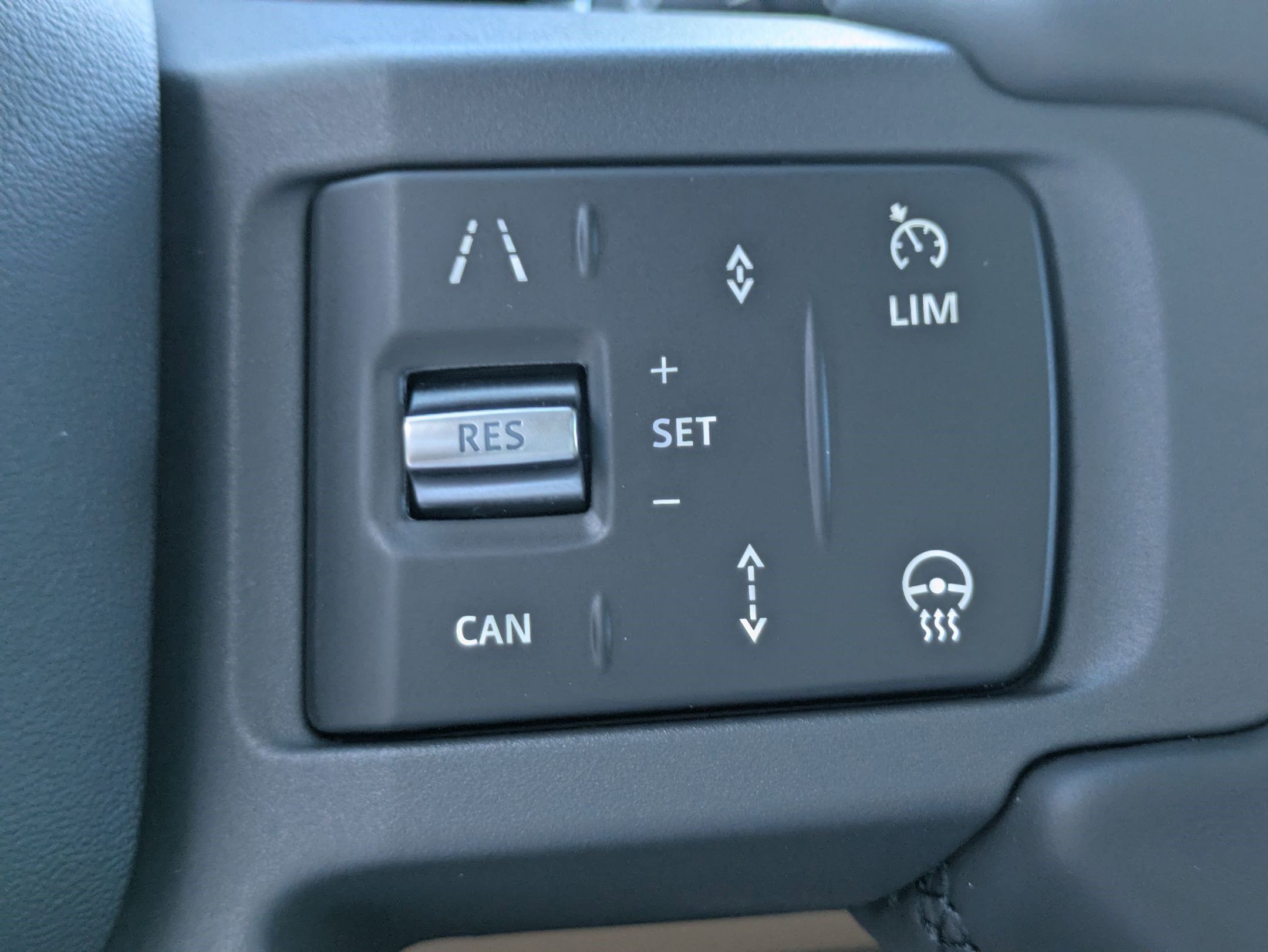 New 2026 Fuji White Land Rover P400 X-Dynamic SE image 18