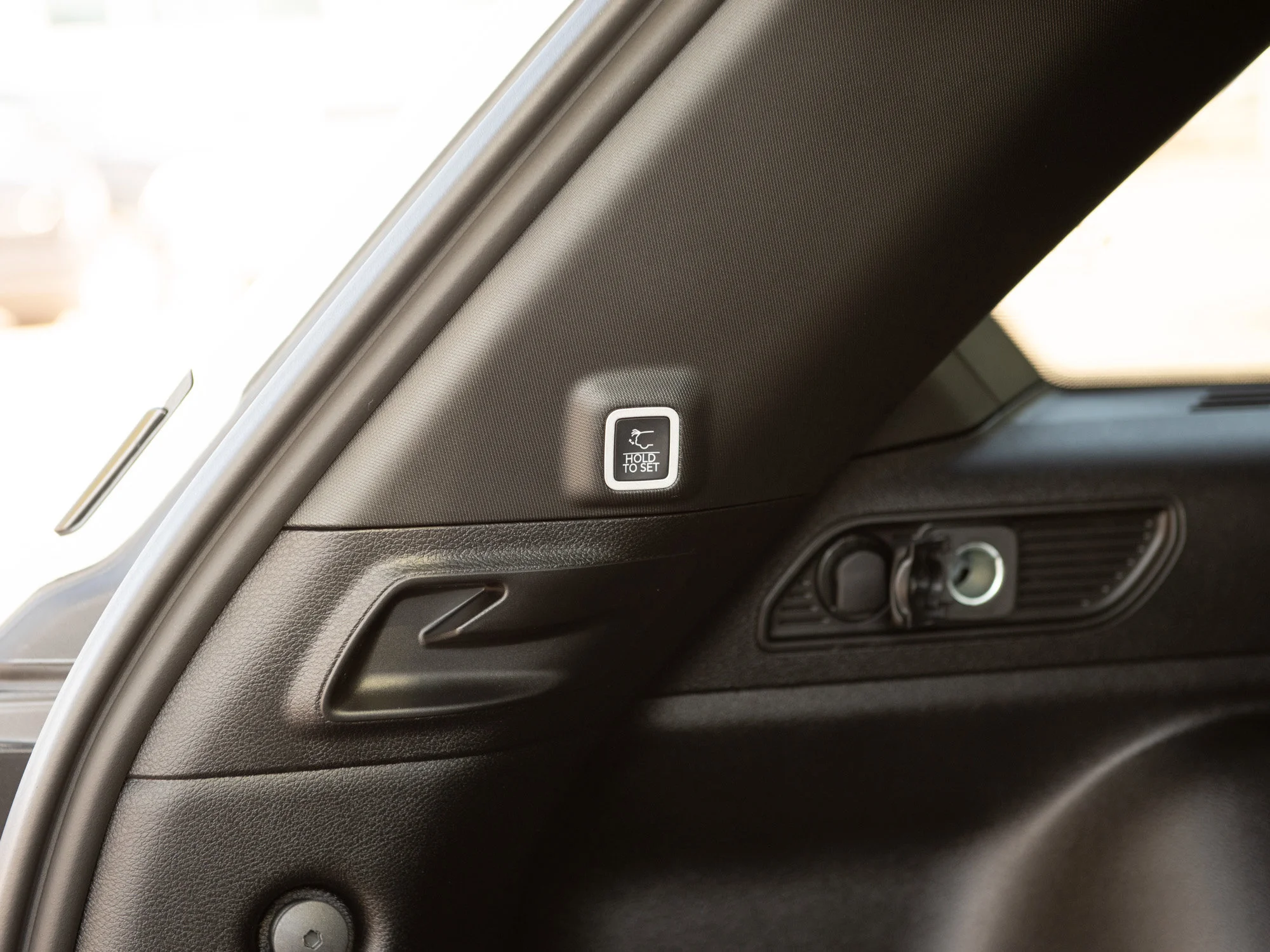 New 2025 White Jeep Altitude* 4x4, Sunroof, Heated Leather, Wireless Charging Pad image 20